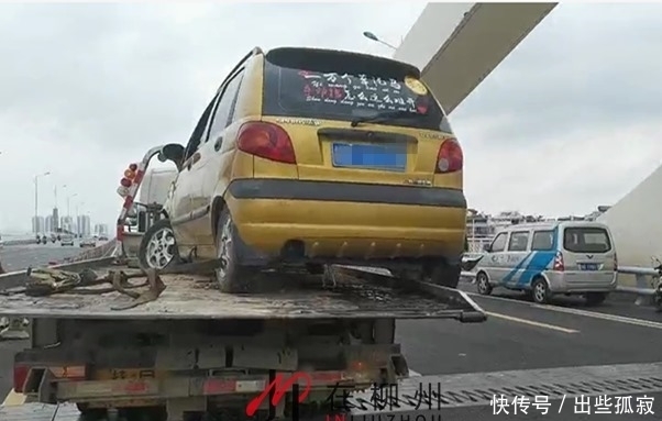  广雅|开5000元二手车上路 发懵撞断广雅大桥中间隔离栏