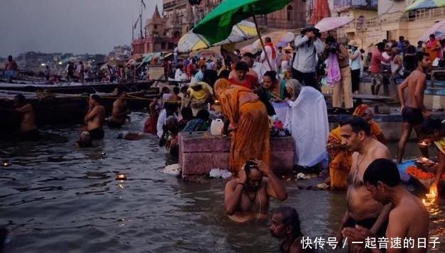 漂浮|印度恒河垃圾漂浮水中浮尸难以忍受的脏乱差真相是这样