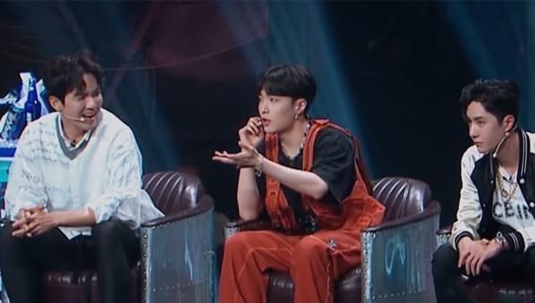  问出|太辛酸！张艺兴提出问题引争议，被质疑营造笨蛋人设