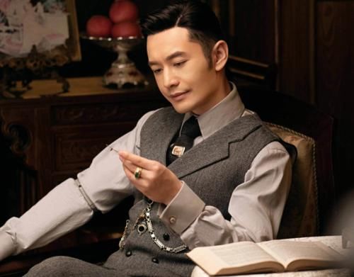  细节|黄晓明不靠颜值靠才华，主持节目这一细节被赞超专业！