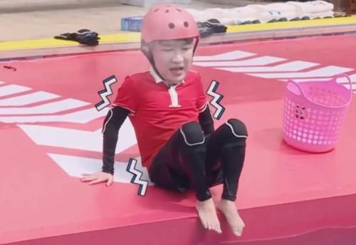  做作|《奔跑吧》最做作的男嘉宾，动不动就矫情，连导演都看不下去了