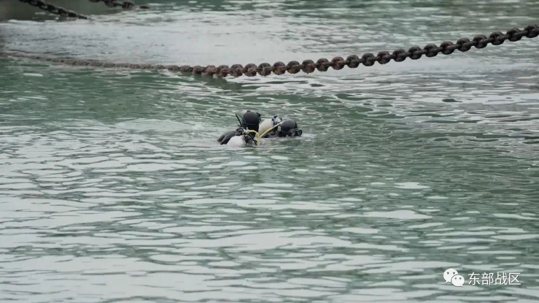 东海海域，反水雷蛙人与防救潜水员联合出击！