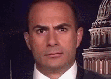  歌唱祖国|CNN直播时突然飘进《歌唱祖国》歌声……网友：跑调了也好听