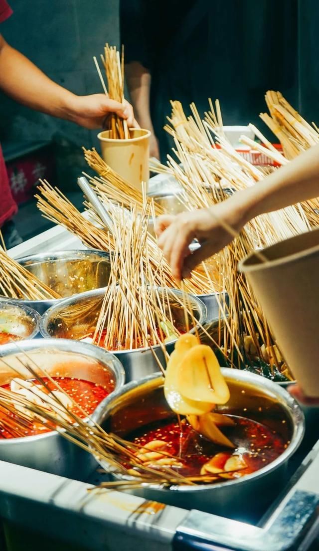 馆子|一个人来成都怎么吃？成都的苍蝇馆子，巴适得狠