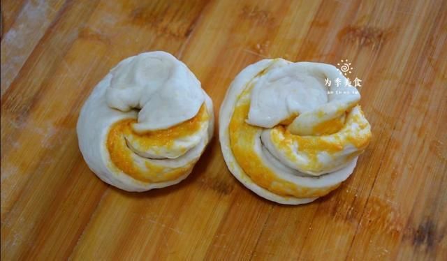  面点|咸蛋黄花卷的做法，咸香松软，风味独特，一款有创意的面点