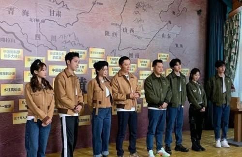 成毅|《奔跑吧黄河篇》录制,原班人马回归不说,看到成毅就按捺不住了