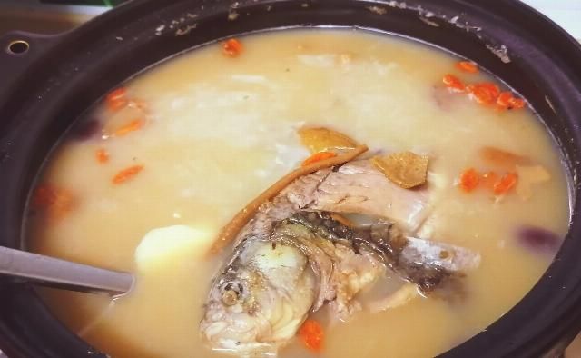 在家|在家也可以煲老火山药鲫鱼汤,鲜美营养