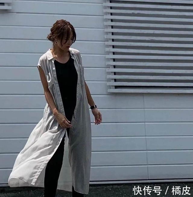 早秋|为什么日本女人都喜欢穿“透视衬衫”?夏末早秋的时髦,全靠它撑