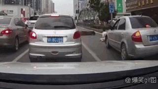  离开|【关注】街头这种电动车你怕不怕？请你赶快离开商城！