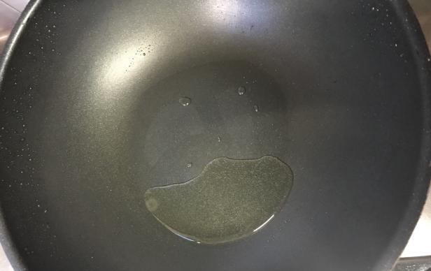  倒入|别老是番茄炒鸡蛋了，夏天的豆角更搭配，清热解毒助消化