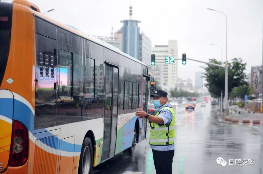  出行|提醒！雨天出行，要注意这些！