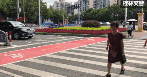 赞台|桂林交警蜀黍镜头里的你，太美了！| 创城点赞台五