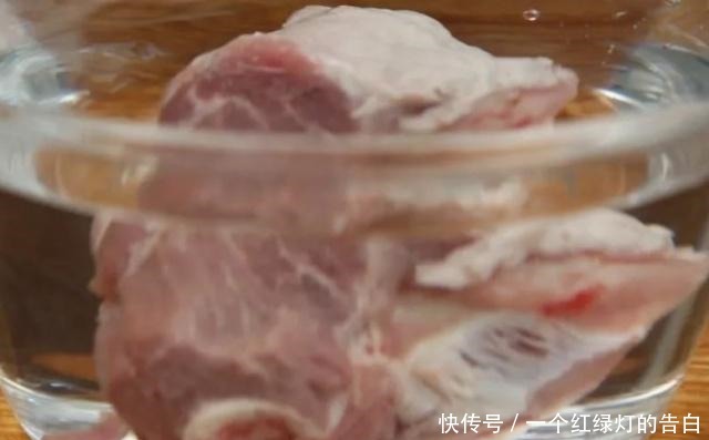 骨头汤|不管炖什么骨头汤,都不要直接加水炖,多加这一步,汤又白又香