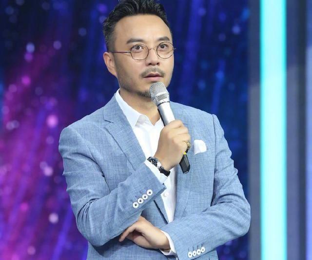  天天兄弟|王一博上《快本》串门，自我介绍有亮点，破坏道具要被“找家长”