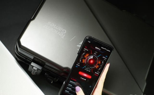  评测|ROG游戏手机3评测：首发865 Plus，看背后多数人会说三个字