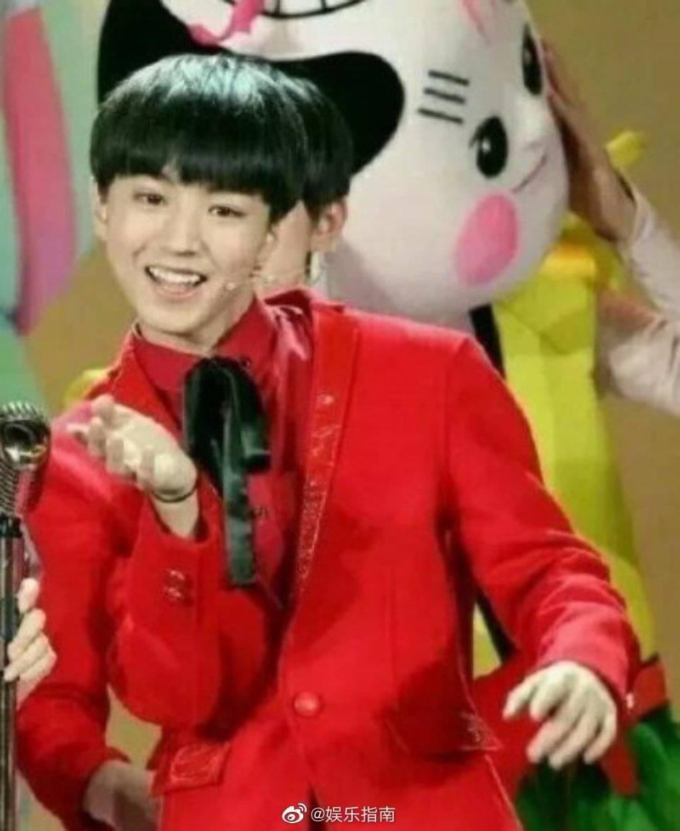  头饰|王俊凯的可爱错位图系列 小凯的花样头饰