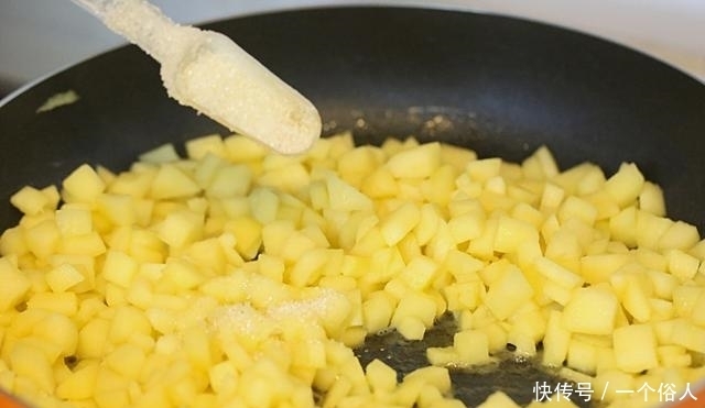 儿子|手抓饼做苹果派,简单又美味,儿子说:再也不用去必胜客了