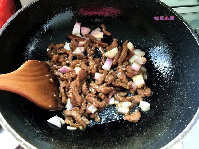 软嫩|炒牛肉又老又柴嚼不动?跟我这样做软嫩爆汁儿,像豆腐一样软