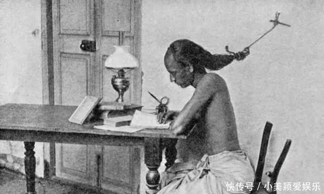 抽烟|晚清老照片:“头悬梁”读书学习的富家公子,图3抽烟卷的农民工