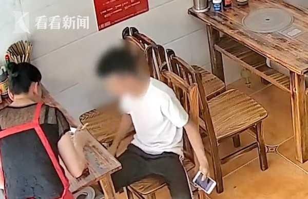  付女士|嗦粉吃到苍蝇？索赔不成他撒腿就跑 一查监控……