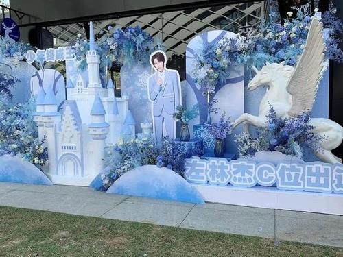  应援|实惨！《少年之名》决赛夜的应援墙，因为没交场地费，全部被推倒