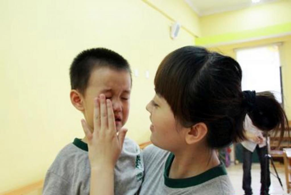 孩子|14岁少年被扇耳光跳楼身亡：父母活在幻想里，还能摧毁多少人？