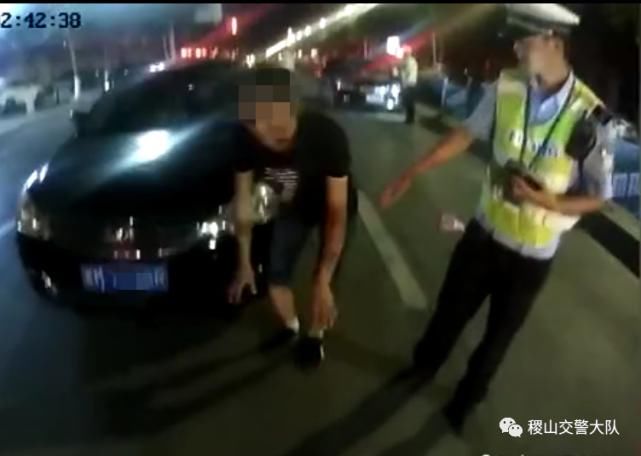  稷山|凌晨2点40 ！ 稷山一男子下跪、求饶、哭泣、狂扇耳光！