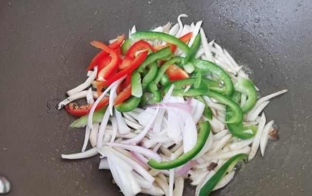  鱼香肉丝|杏鲍菇的最好吃做法，加两鸡蛋，不煮不炸，比鱼香肉丝还好吃！