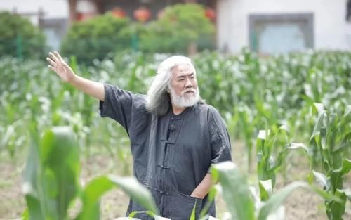 张纪中|69岁张纪中再当爹，孩子生母是小31岁女助理，他的情史比电视剧精彩