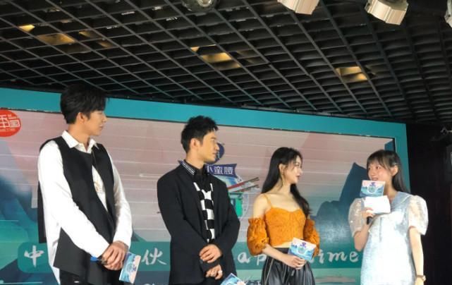  中餐厅|《中餐厅》媒体见面会生图赵丽颖颜值不扛打, 皮肤黑个子小腿短缺点全暴露