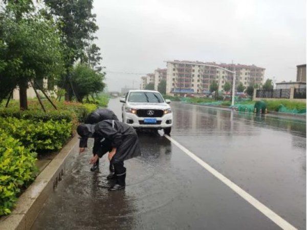 北城|疏通积水、清理倒伏树木……临沂北城城管全力迎战强降雨