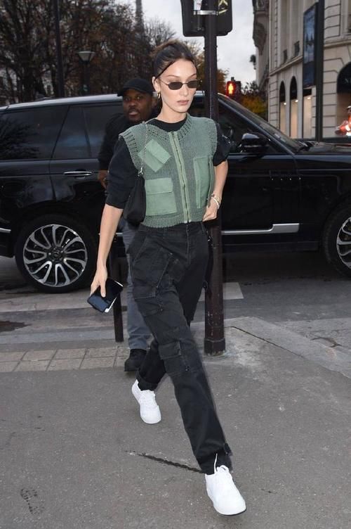 Hadid贝拉|超模贝拉·哈迪德，穿衣大胆又时尚，桃粉色毛衣尽显少女心！