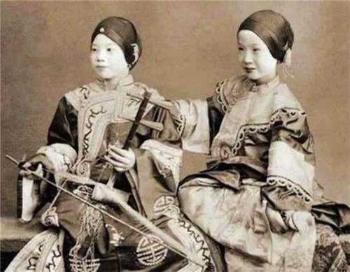 截然不同|晚清风尘女子旧照：确实漂亮，每位都多才多艺，和荧屏上截然不同