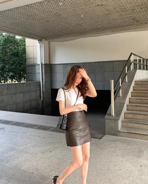  衬衫|教你用A字裙过完这个春天，搭配衬衫、T恤都特别好看，谁穿谁美