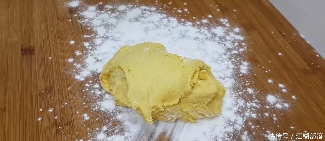 南瓜|南瓜又出新吃法,不用油炸,比面包馒头做法简单,比南瓜饼还好吃