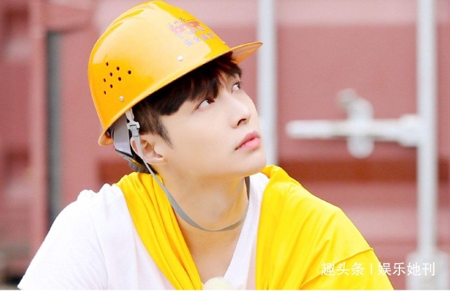  心酸|张艺兴节目中的一席话，突然体会到流量歌手的心酸！红并不是错误