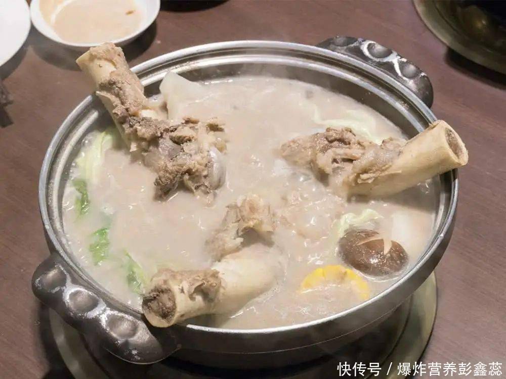 补钙排行榜，第一名不是骨头汤，这2种补钙食品都比骨头汤强2023