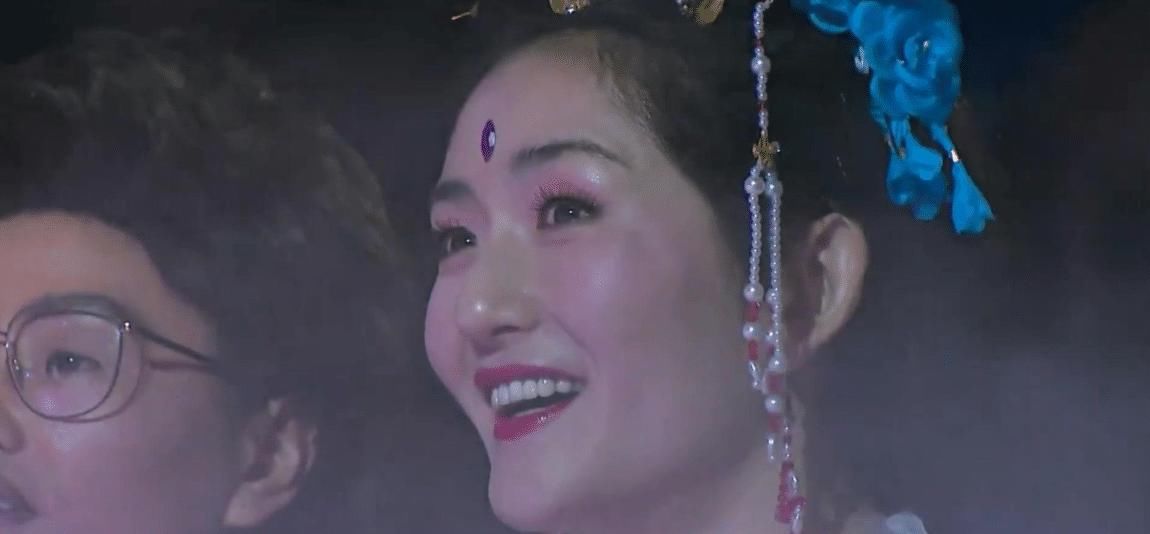  谢娜|百变大咖秀要回归了，最期待的还是舞台上一边搞笑一边流泪的她！