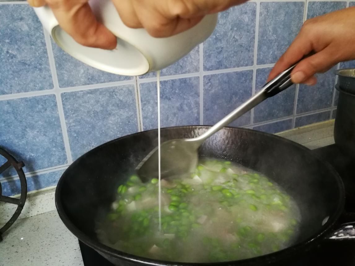 咸肉|毛豆咸肉豆腐羹，鲜得来舌头舔鼻头