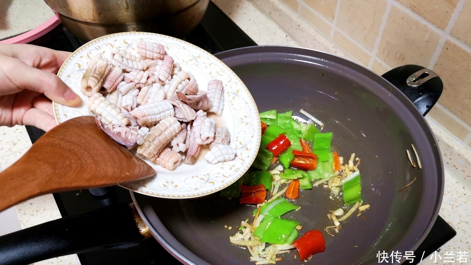 好吃|鱿鱼这样吃才过瘾, 不烤不油炸, 比铁板鱿鱼还好吃, 下酒又下饭