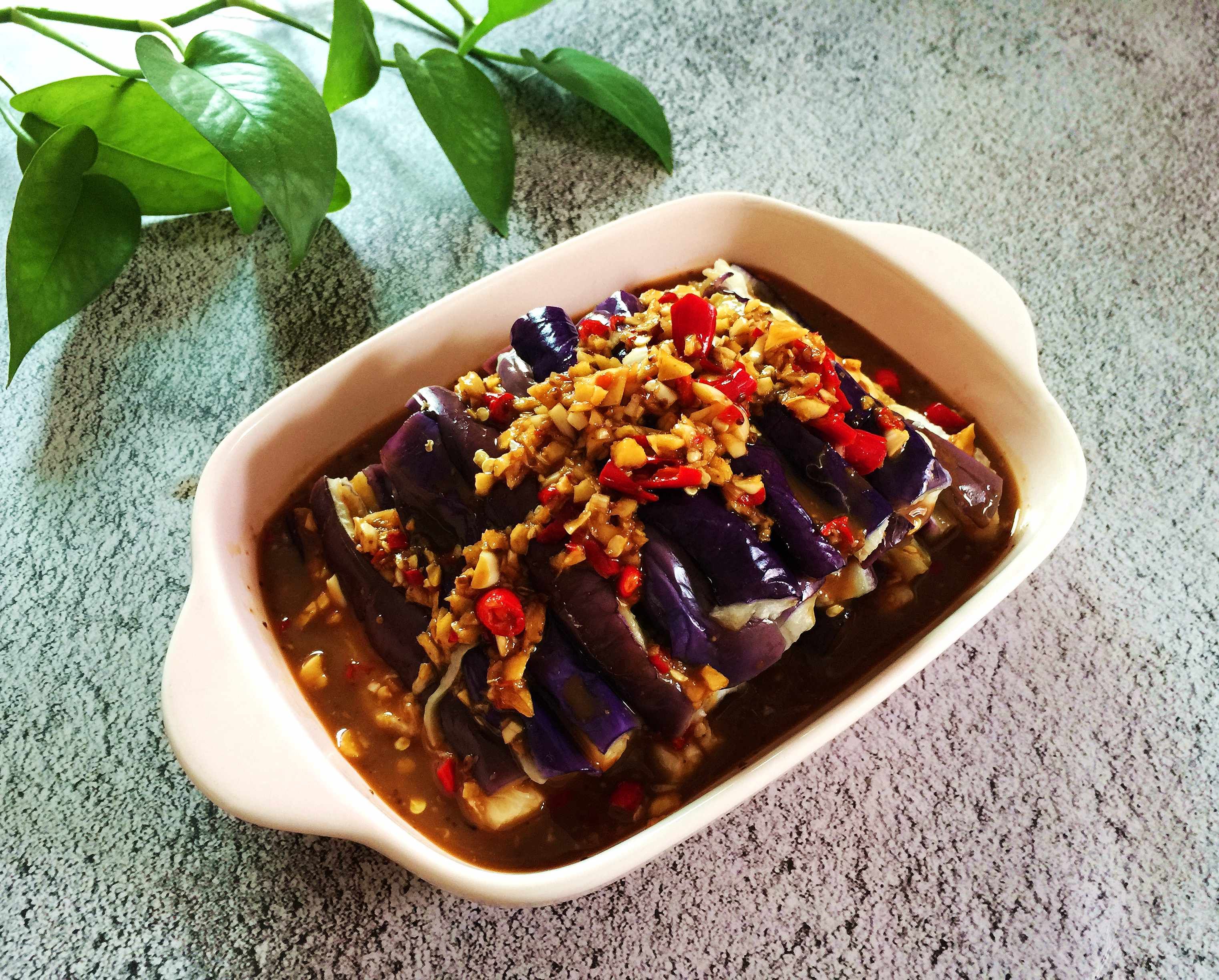  开胃|茄子最好吃的做法，上锅一蒸，配上这酱料，营养又开胃，香极了