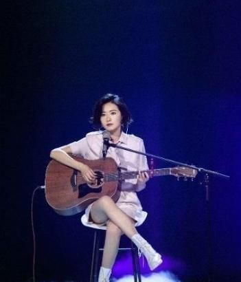  乘风破浪|《乘风破浪的姐姐》，据悉第三次公演金莎失误，小组成倒数第一