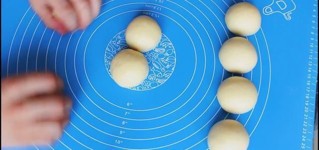 酵母|纯手工制作甜甜圈教程,外焦里嫩颜色金黄,再也不用为早餐发愁了