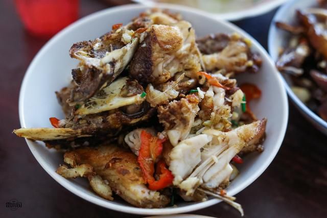  朴实|亲戚来陪二伯过生日，二伯母做了9个菜招待，网友：朴实的农家菜