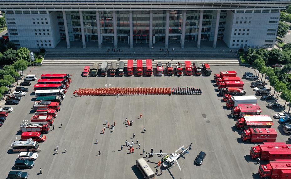 抗洪抢险救|陈飞副省长看望慰问抗洪抢险消防救援队伍