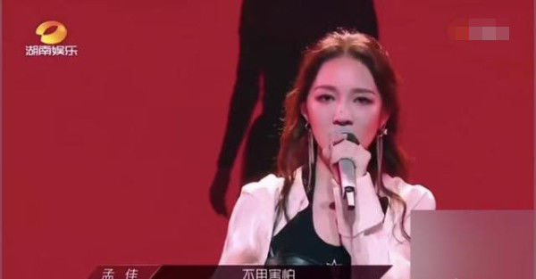  气氛|《浪姐》万茜被孤立聚会时万茜一来气氛就沉重，一走大家又热聊