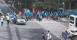  救人|“如果你的外卖迟到了，别急着差评！”杭州街头上演震撼救人一幕