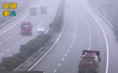  有种|一组动图警示你：有种事故叫做雨天莫“赶路” 侧滑甩尾要人命