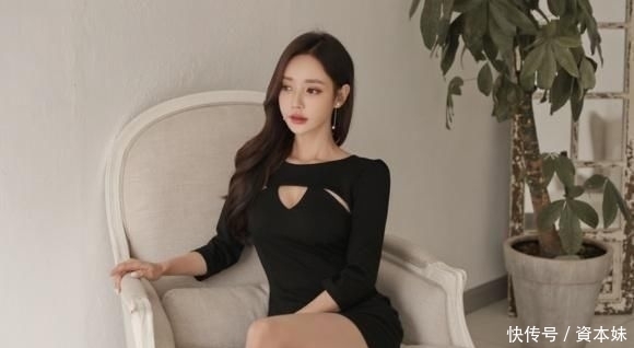  看起来|街拍：俏美靓丽的紧身裙美女，衬托出迷人的气质