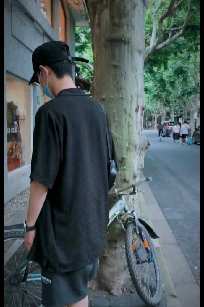 滑板|博君一肖发糖!工作室晒肖战生活日常,穿王一博同款还去街舞探班